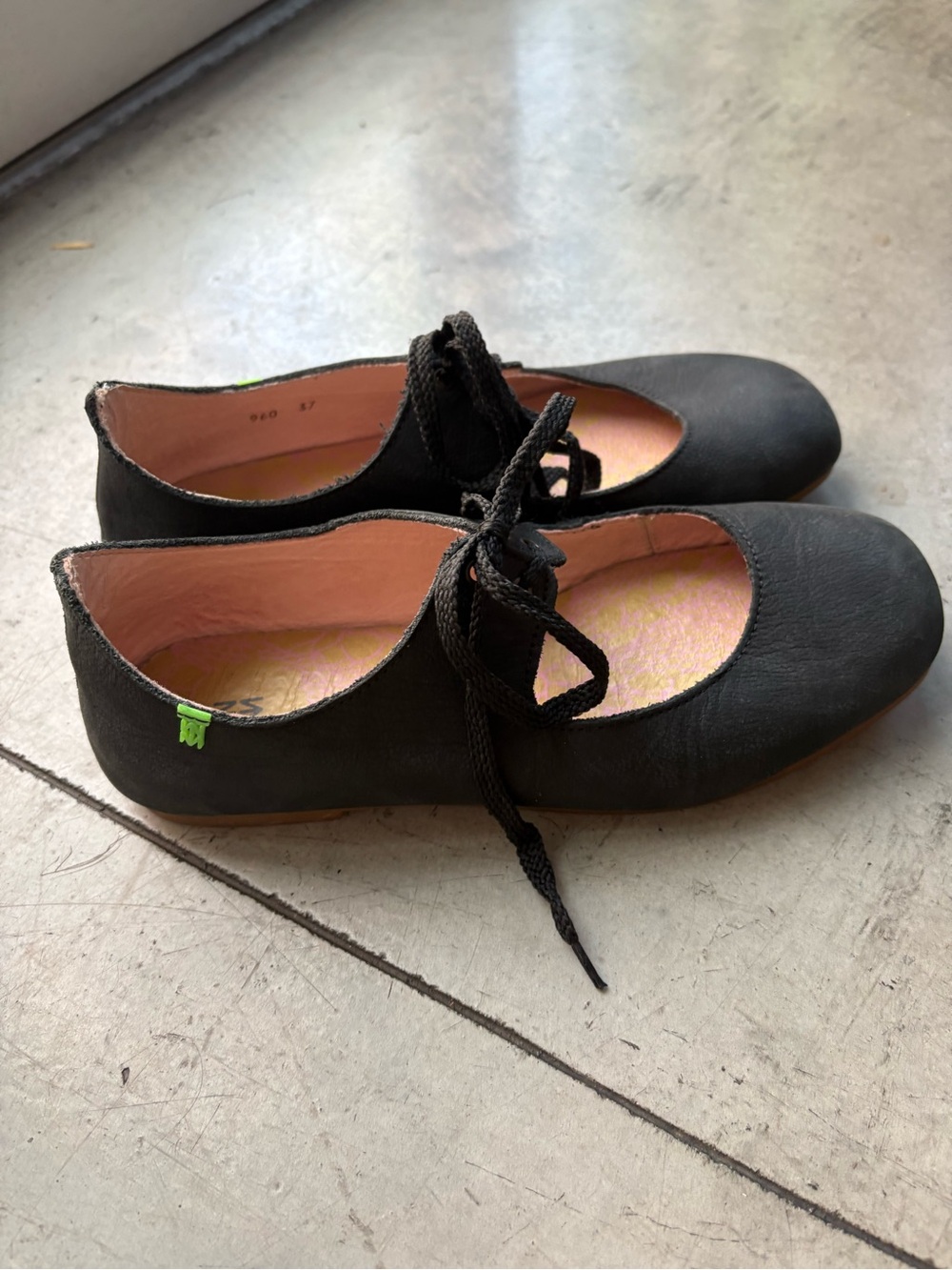 El Naturalista Black Lace-Up Ballet Flats with Pink Lining